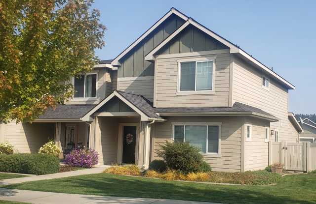 Rare Liberty Lake Townhome in Rocky Hill – 3 Bed, 2.5 Bath End Unit Available July 15th