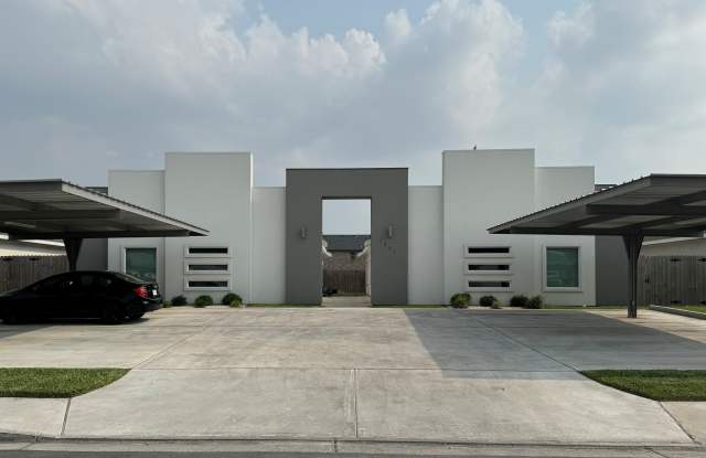 Photo of 1401 W Heritage Dr