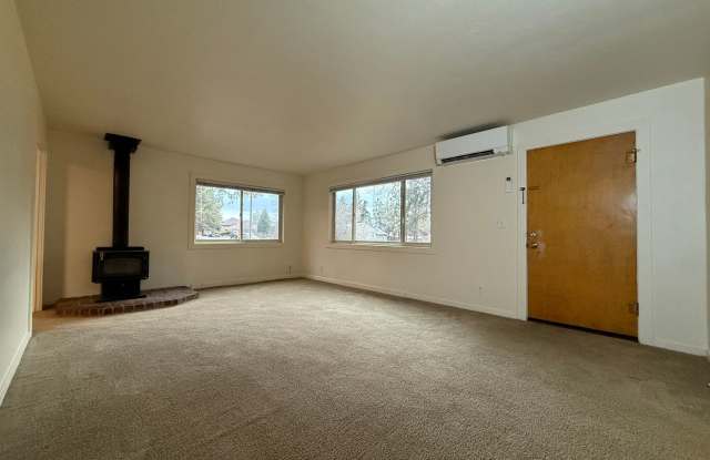 Photo of COZY 2 BEDROOM, 1 BATH SINGLE FAMILY HOME LOCATED IN SOUGHT AFTER ORCHARD DISTRICT