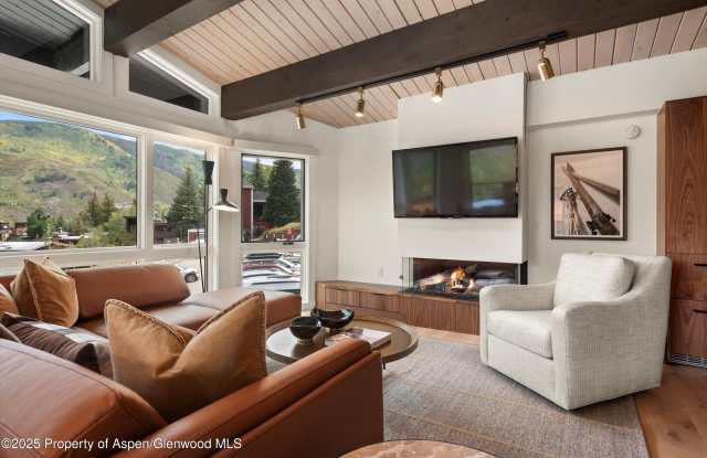 809 S Aspen Street unit: 2