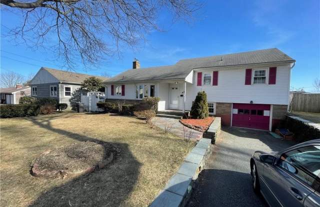 57 Oak Street - 57 Oak Street, Newport East, RI 02842