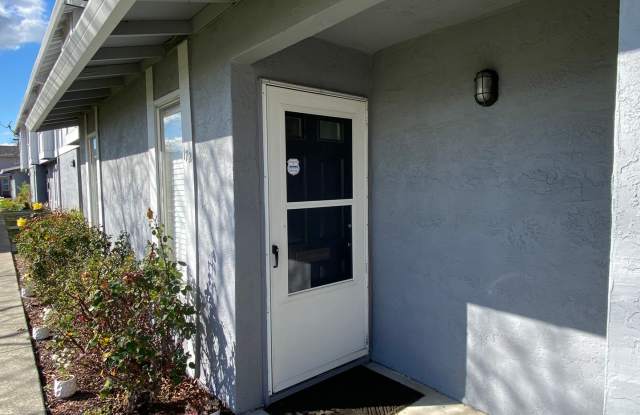 BEAUTIFULLY UPDATED - IN UNIT LAUNDRY - CLOSE TO BASE!! - 172 Del Sur Court, Fairfield, CA 94533