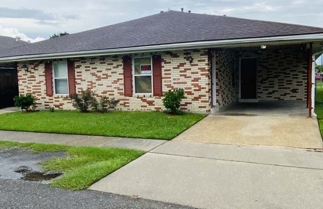 2326 Stander Place - 2326 Stander Place, Chalmette, LA 70043