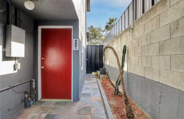 985 Dexter Street 1/2