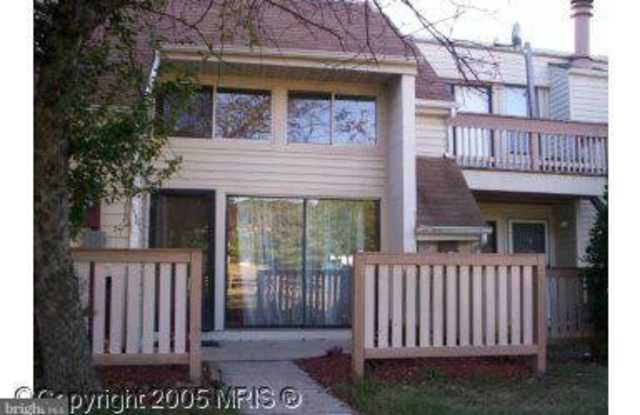 1046 WARWICK COURT