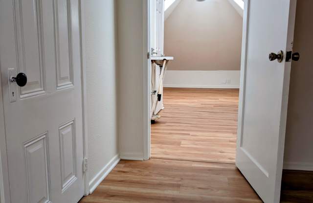 1033 E Santa Clara St