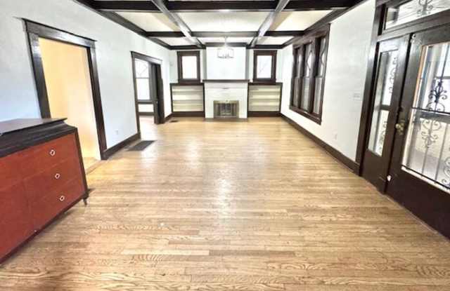 111 North Evergreen Street