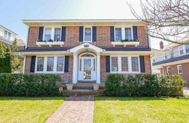 Photo of 6104 Ventnor Ave