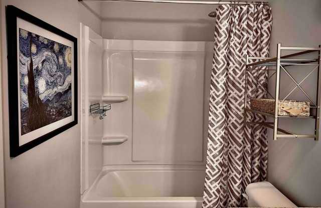 Room in 3 Bedroom Townhome at Laurel Ridge Cir