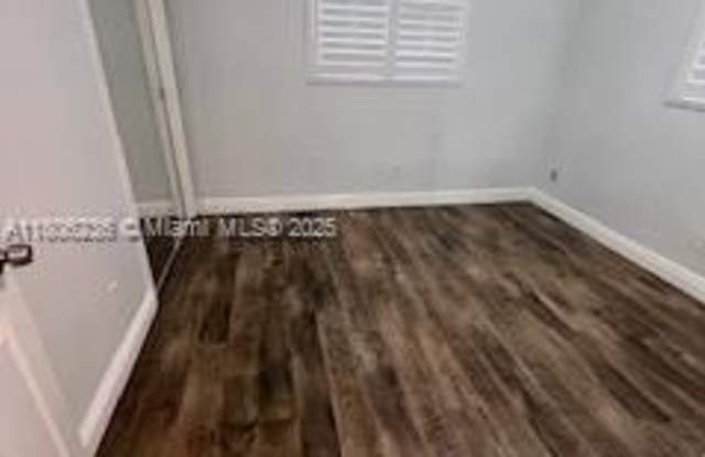 Photo of 3130 N 73rd Ter