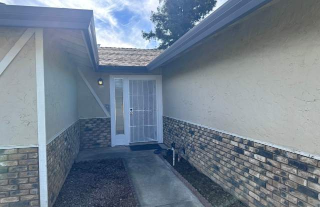 Excellent Florin Area 3bd/2bath home updated and nice!