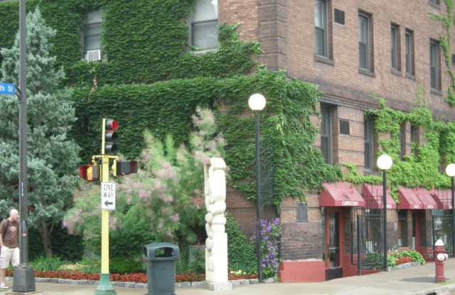 Downtown  2 bedroom Condo across from  St. Thomas close to MCTC, UMN, MCAD . New hardwood floors