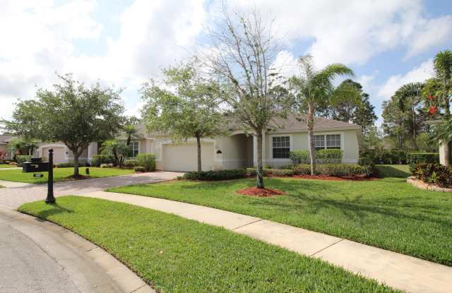 523 Gardendale Circle SE