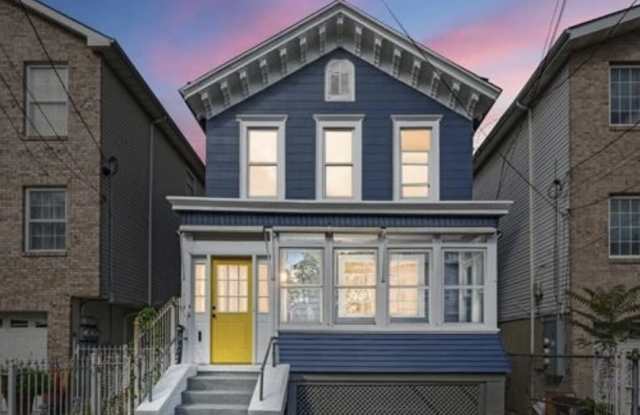 114 Oak Street