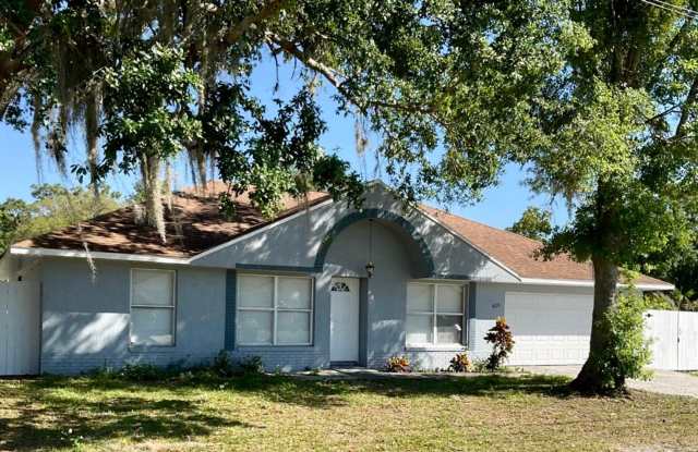 Lovely 3/2 home with 2 Car garage in Poinciana! - 608 Floridian Drive, Poinciana, FL 34758