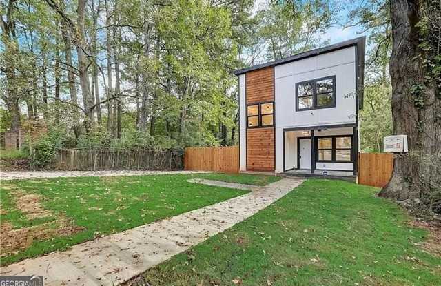 Elegant 3 BD 2.5 BA Home Offering Luxury Living in the Heart of Atlanta