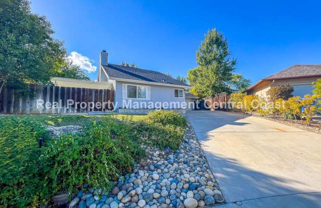 AVAILABLE JUNE - Lovely 3 Bedroom / 2 Bathroom home in Paso Robles photos photos