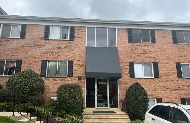 Charming 2 BR/1 BA Condo in Silver Spring!