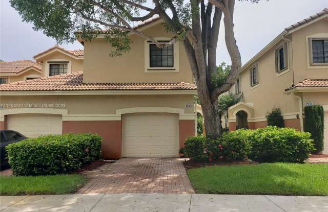 3933 Tree Top Dr