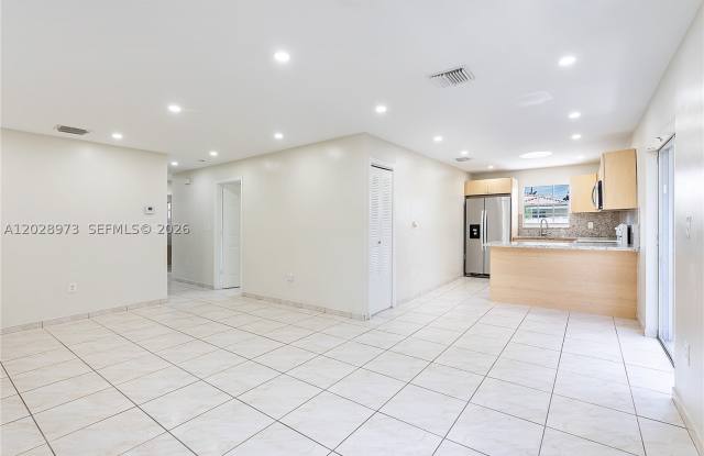 1214 NW 34th Ave