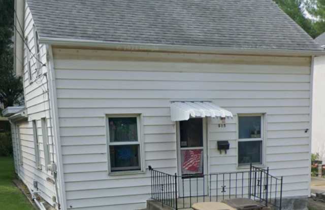 515 West Addison Street