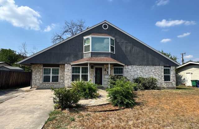 Photo of Ready For Move In - Nicely Renovated Large 5 bedroom 3 bath home in North Central SA - Near 281  the Quarry