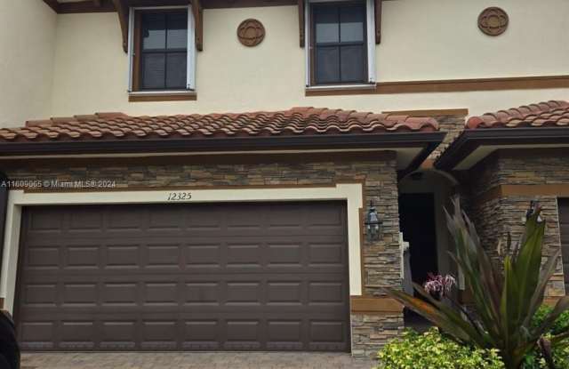 12325 S Village Cir