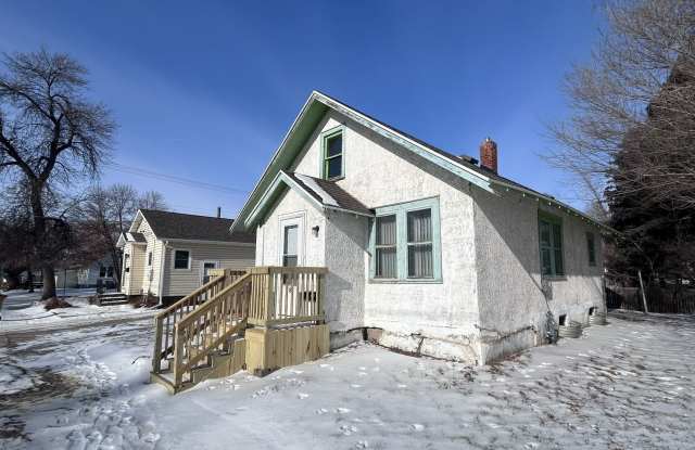 House for Rent 18 8th Ave. NW Minot, ND