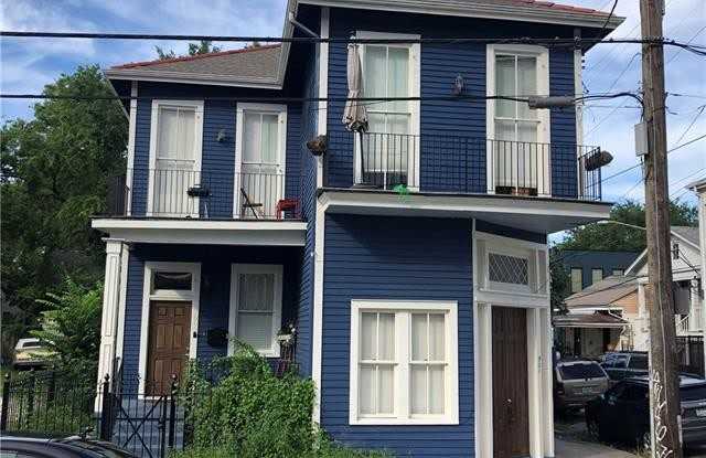 903 JACKSON Avenue