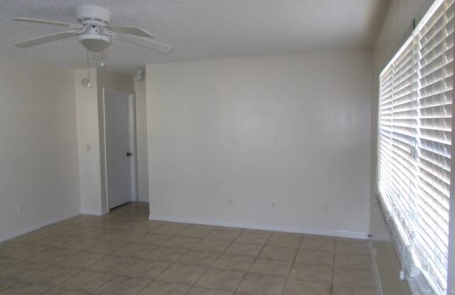 2/2 Duplex For Rent at 3250 Split Willow Drive Orlando, FL 32808
