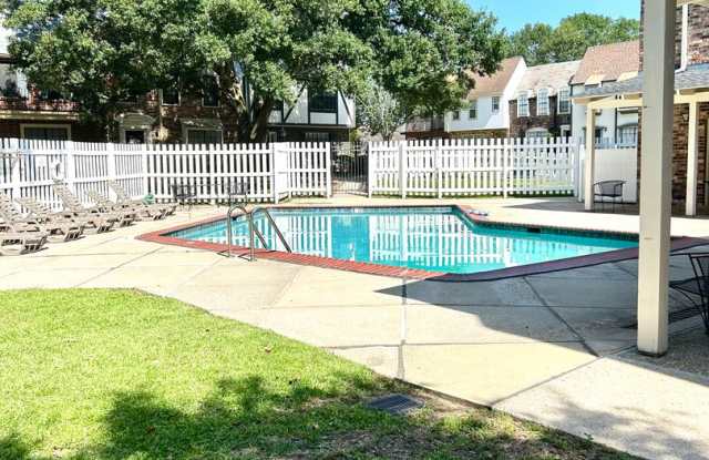 Jefferson Square Condos - Jefferson Hwy/Bluebonnet
