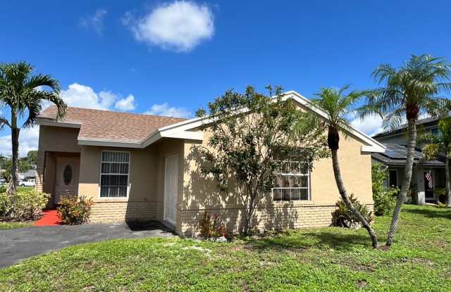 13761 Newport Manor