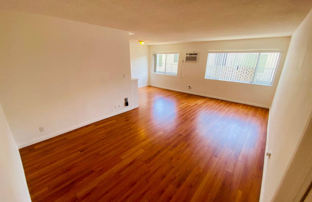 7010 Lanewood Avenue LLC