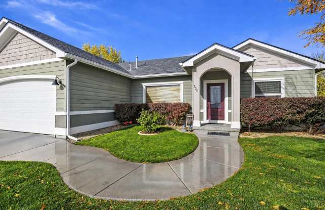 220 Northeast Greystone Loop