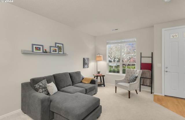 Available 2BD/2.5BATH Townhome in Desirable Fountain Court  Progress Ridge Area! **HOLIDAY SPECIAL!!