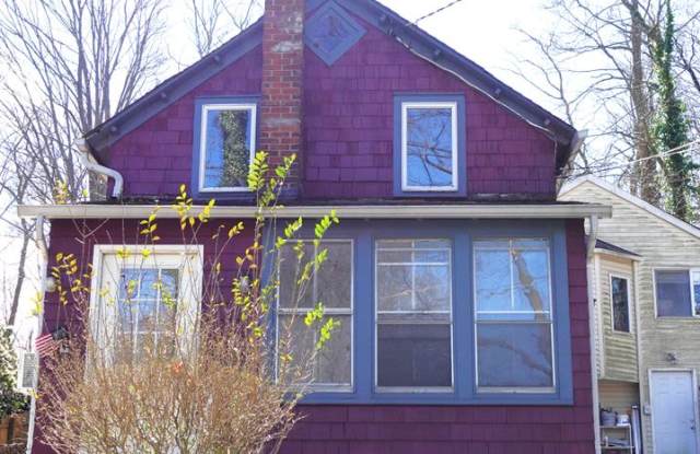 Super Cute 2 Bedroom Cottage - 7 Murray Court, Huntington, NY 11743