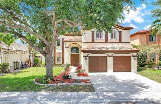 1623 E Harmony Lake Cir