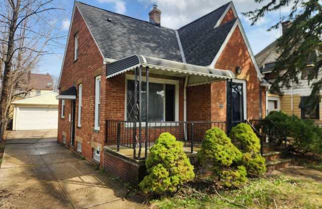 Charming 3-Bedroom Property in Prime Location