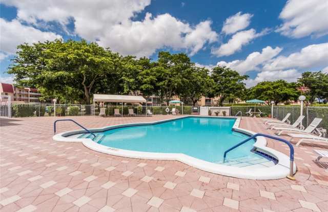 1040 Country Club Dr