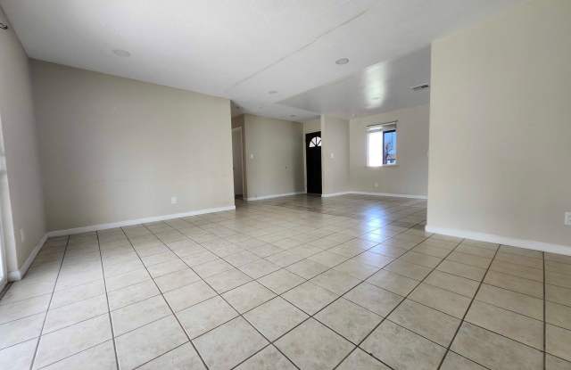 Charming 3-Bedroom Home in SW Visalia!