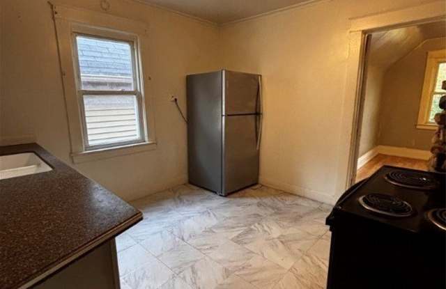 2219 Cudaback Avenue unit: 2