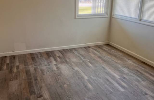 1904 East Hunter Avenue - 2