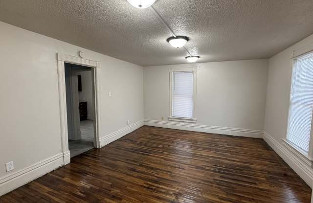 Photo of 423 Marion - 2