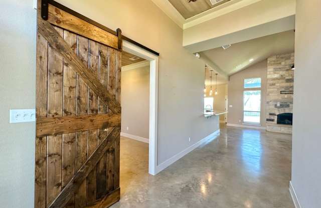 Viewable December 19th! Small Pets Accepted!