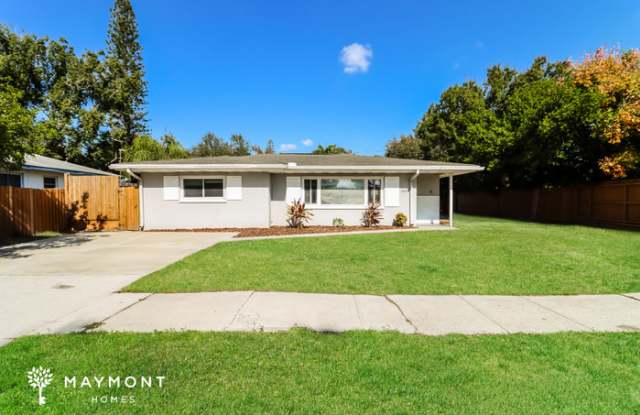 Photo of 1976 Drew Plaza