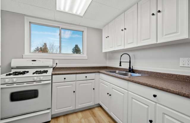 SECURE your spot TODAY and ENJOY $100 OFF the 1st MONTH of rent if signed lease by 02/19/25! STUNNING 2 BEDROOM HOUSE AVAILABLE IN MYER PARK!! AMAZING FEATURES THAT YOU WILL LOVE!!