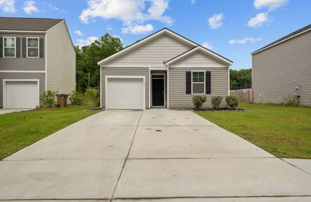 Spacious 4-Bedroom Home Near Fort Stewart with Open Floor Plan & Large Backyard