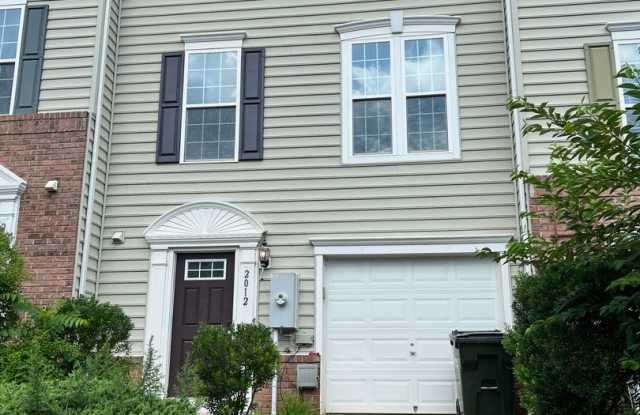 Stylish 3-Level Townhome with Garage in Riverwood