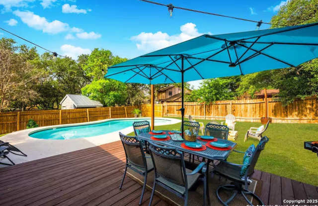 Photo of 8410 Oak Fence