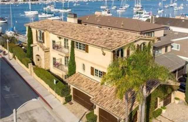 900 East Balboa Boulevard